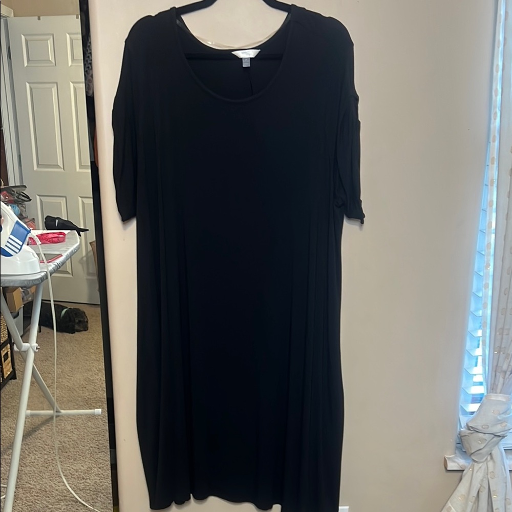 Black 2XL Short-Sleeve Scoop Neck Dress - Terra and Sky